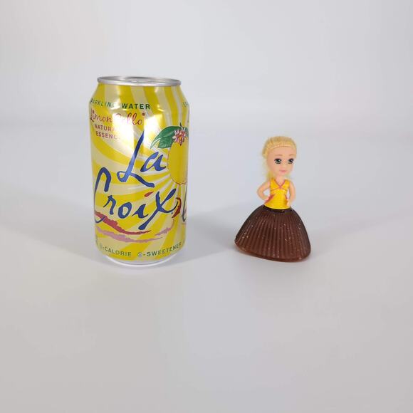 Transforming Cupcake Surprise 3.25" Mini Caucasian Blonde Doll MISSING HAT - Picture 8 of 8